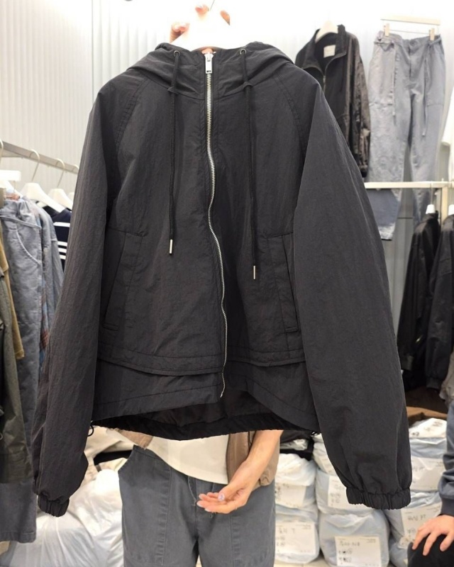 韓 短版連帽防風外套 2色 size