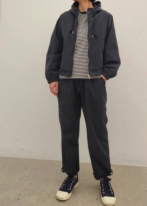 韓 短版連帽防風外套 2色 size