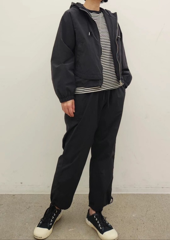 韓 短版連帽防風外套 2色 size