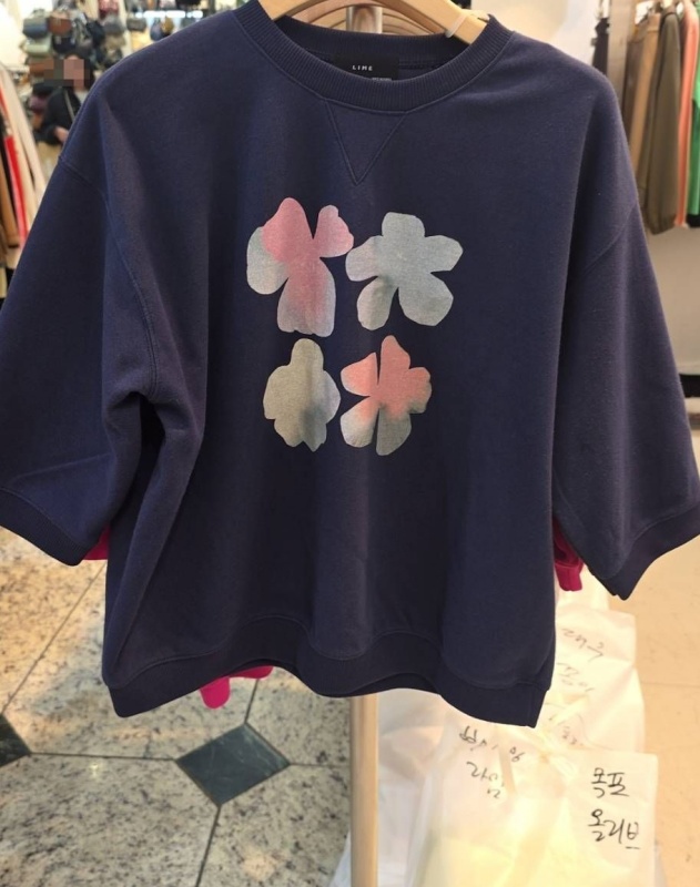 韓 四朵花上衣 2色