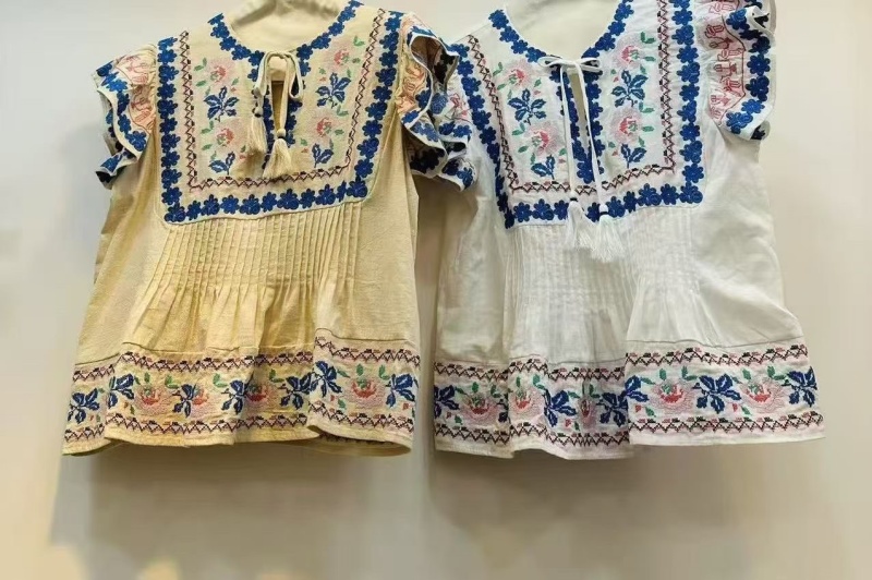 韓 小花壓摺綁帶上衣 2色 size