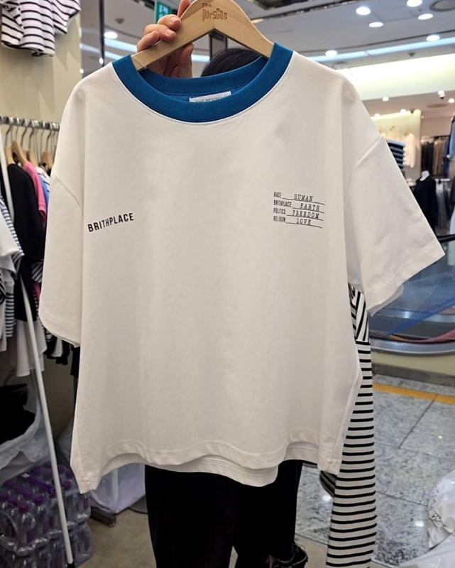 韓 領口配色英文字上衣 2色 size