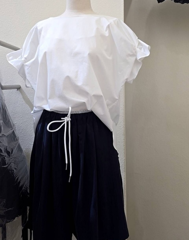 韓 荷葉袖背衩上衣 2色 size