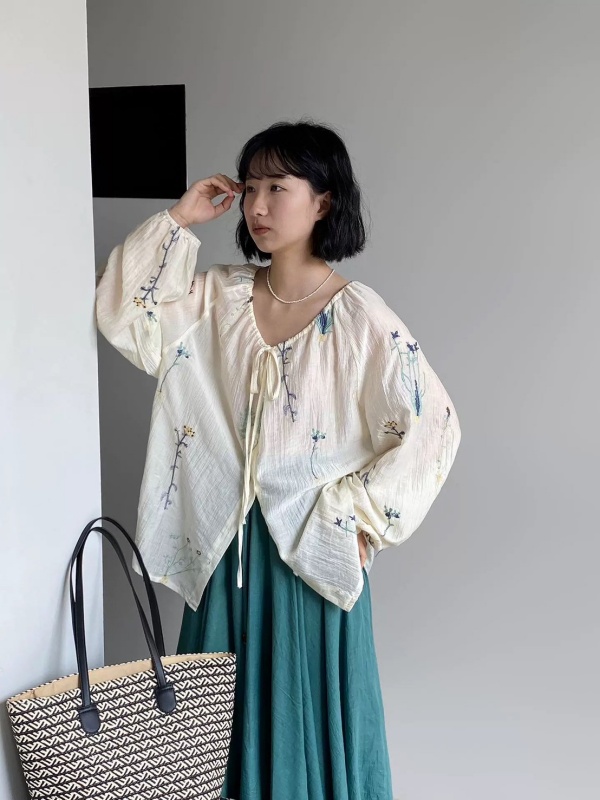 韓 刺繡小花綁帶上衣 size