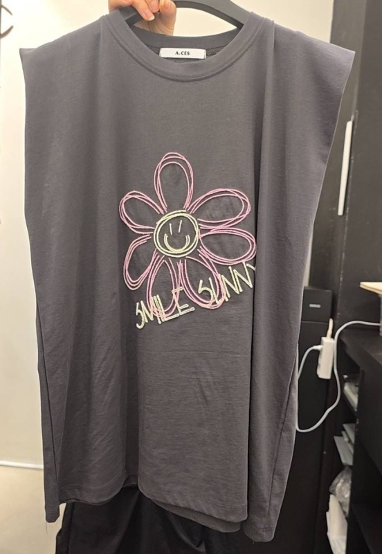 韓 刺繡卡通花上衣 2色