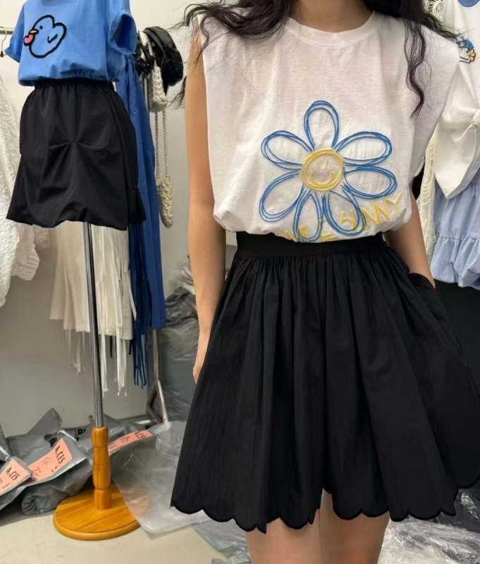 韓 刺繡卡通花上衣 2色