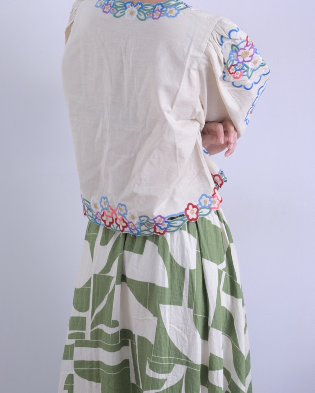韓 綁帶刺繡花罩衫 size