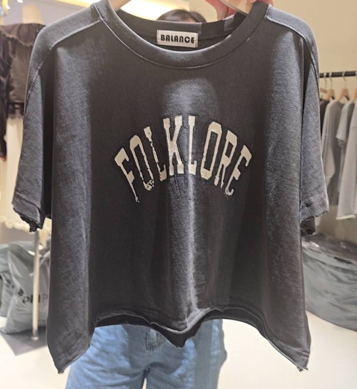韓 短版英文字上衣 size