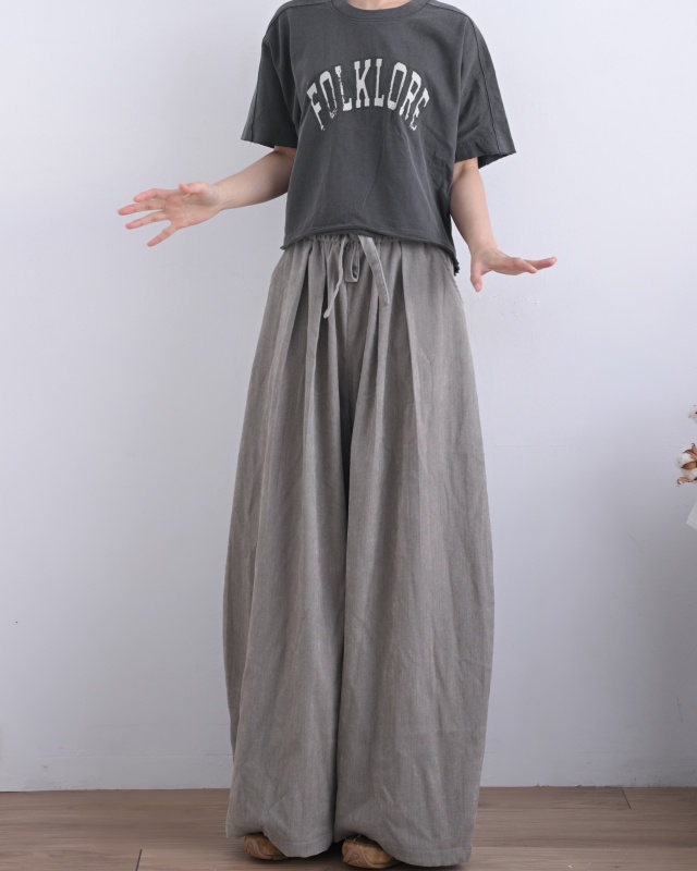 韓 短版英文字上衣 size