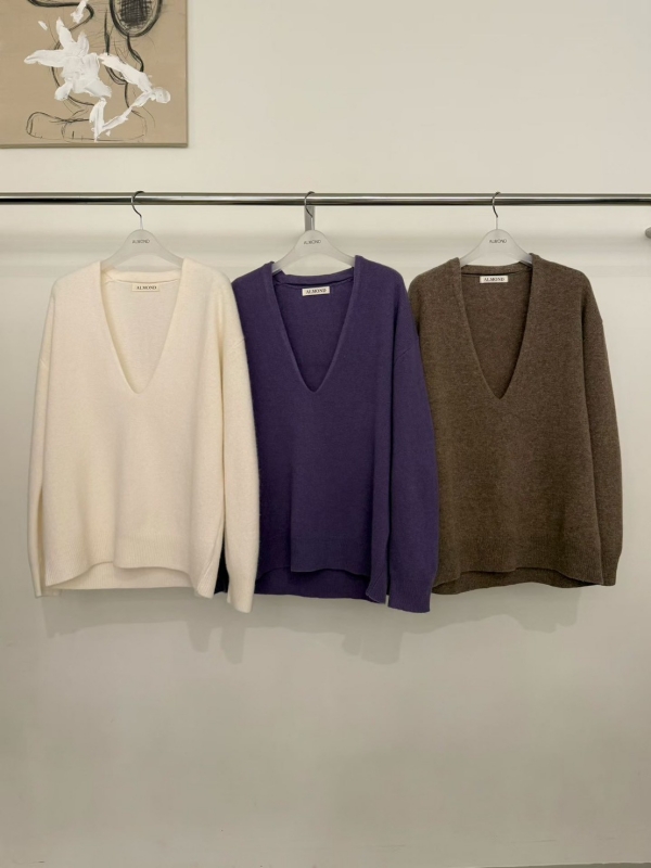 韓 大V素色上衣  3色