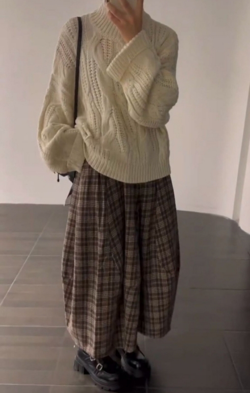 韓 小高領寬袖毛衣 2色 size