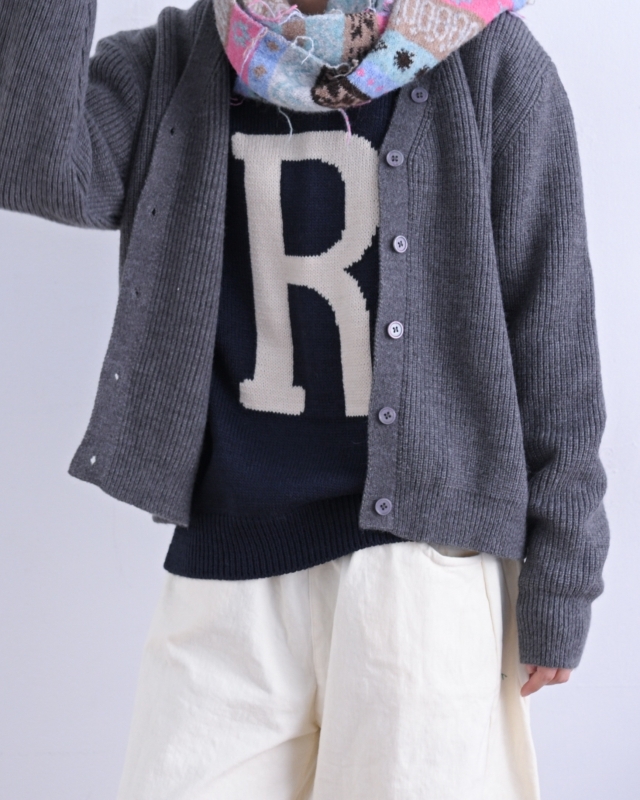 韓 大R英文字上衣 3色 size