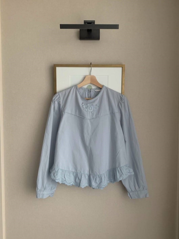 韓 衣襬波浪織花上衣 2色