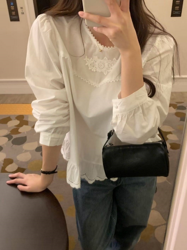 韓 衣襬波浪織花上衣 2色