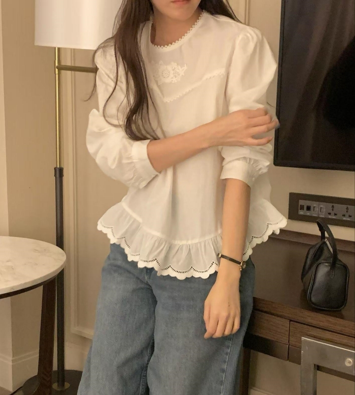 韓 衣襬波浪織花上衣 2色