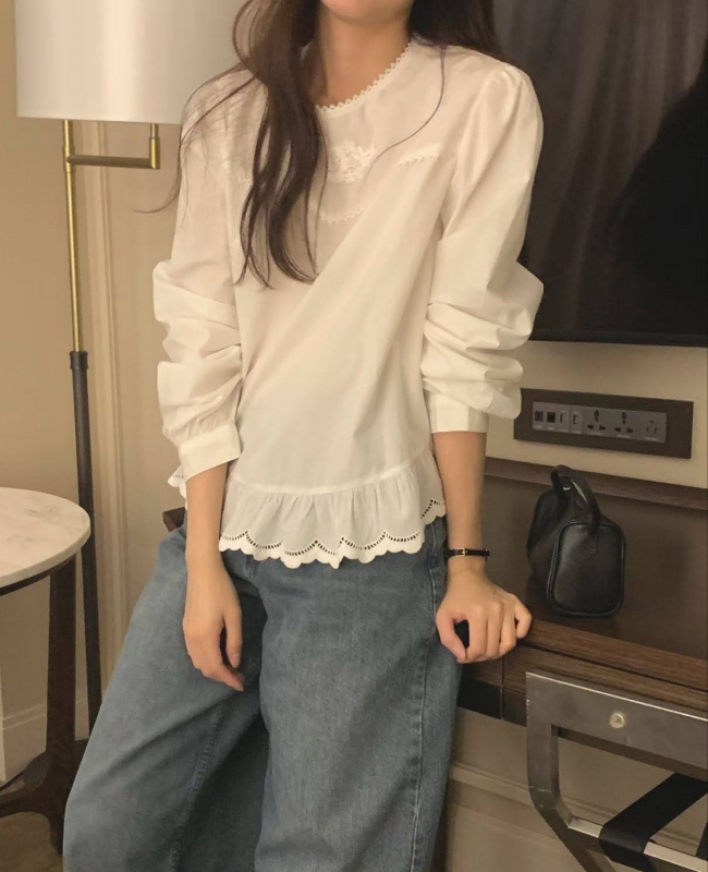 韓 衣襬波浪織花上衣 2色