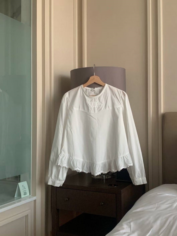 韓 衣襬波浪織花上衣 2色