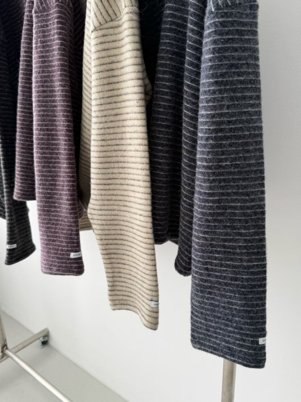 韓 三釦細條文上衣 4色