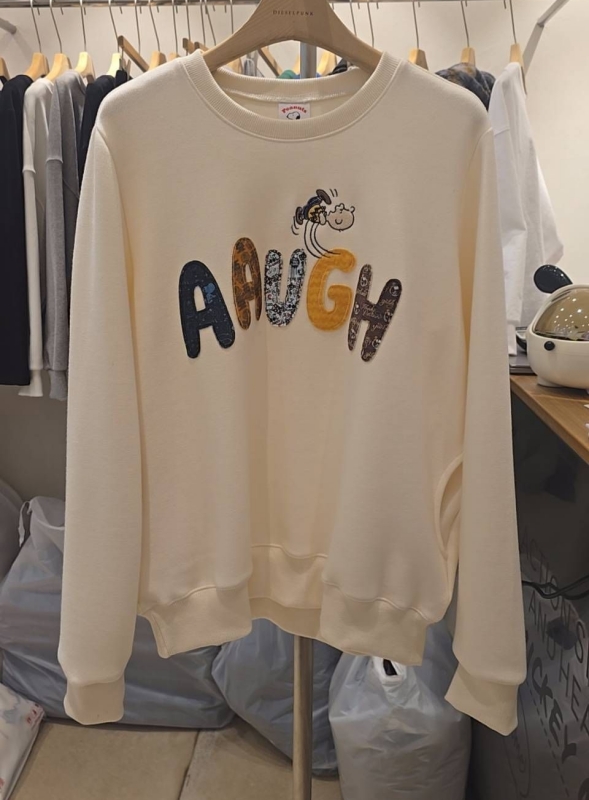 韓 彩色英文字上衣 size