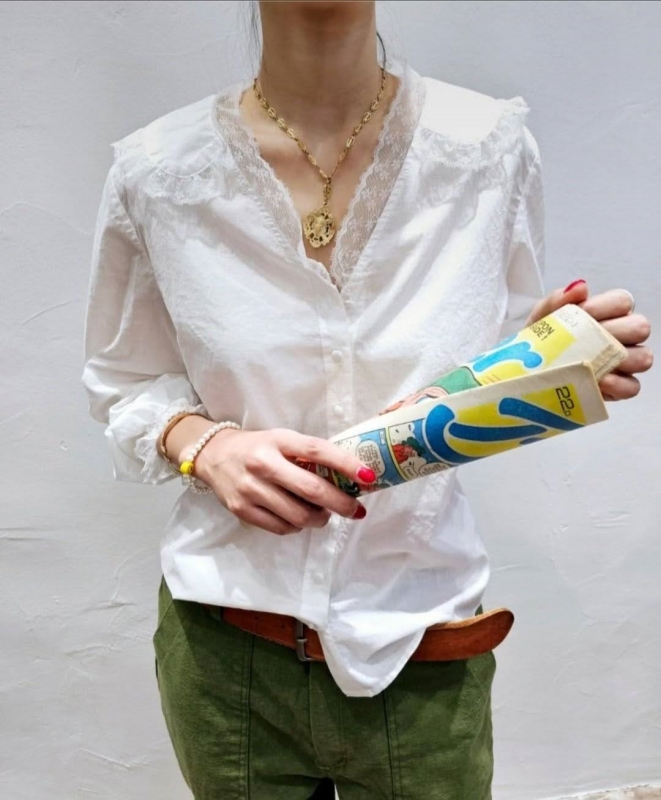 韓 織花領V上衣