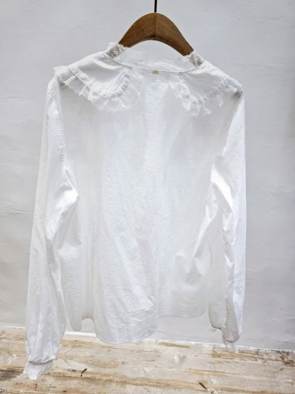 韓 織花領V上衣