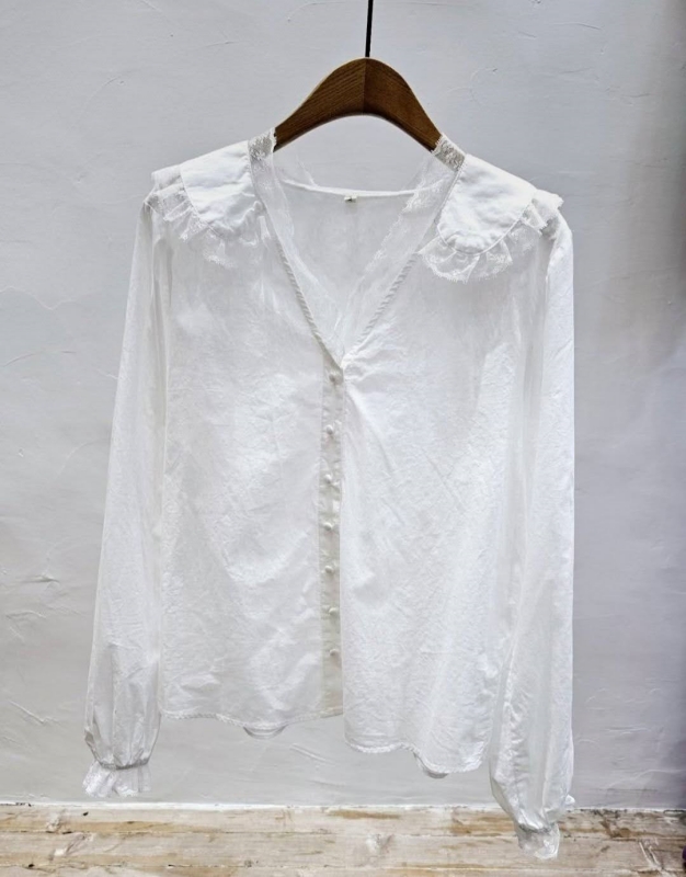 韓 織花領V上衣