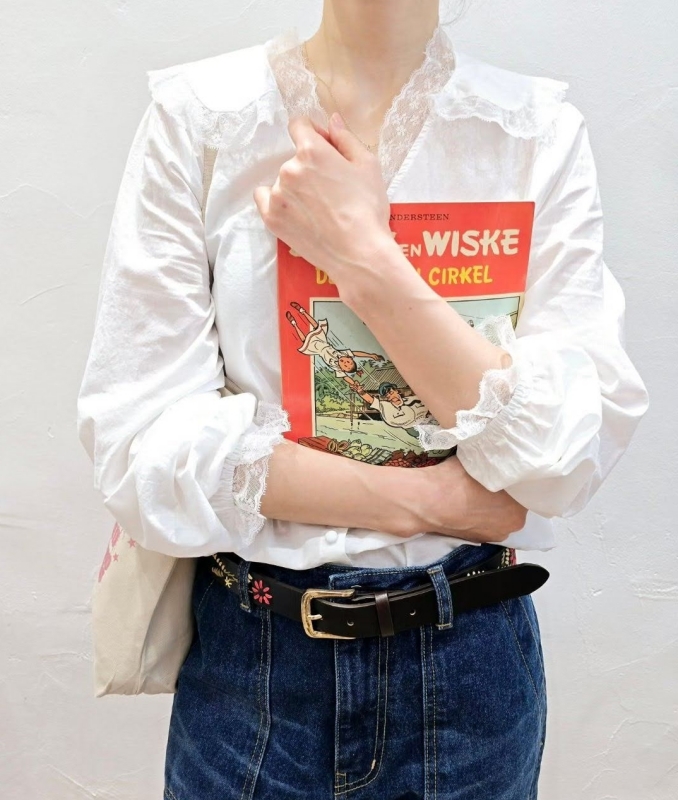 韓 織花領V上衣