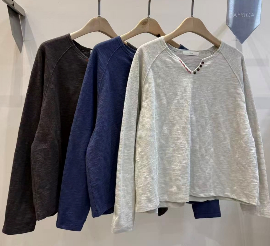 韓 小V小釦上衣 3色 size