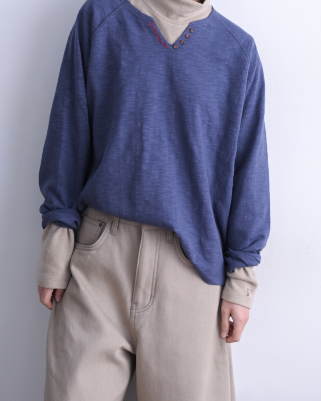 韓 小V小釦上衣 3色 size