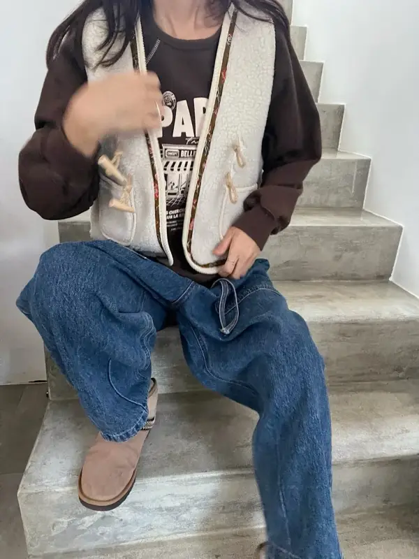 韓 牛角扣小短毛背心