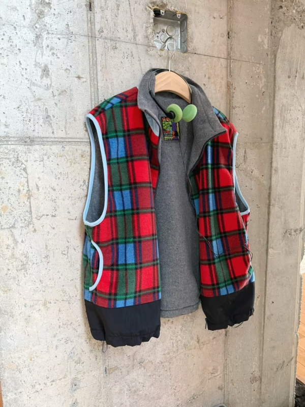 韓 格文小立領背心