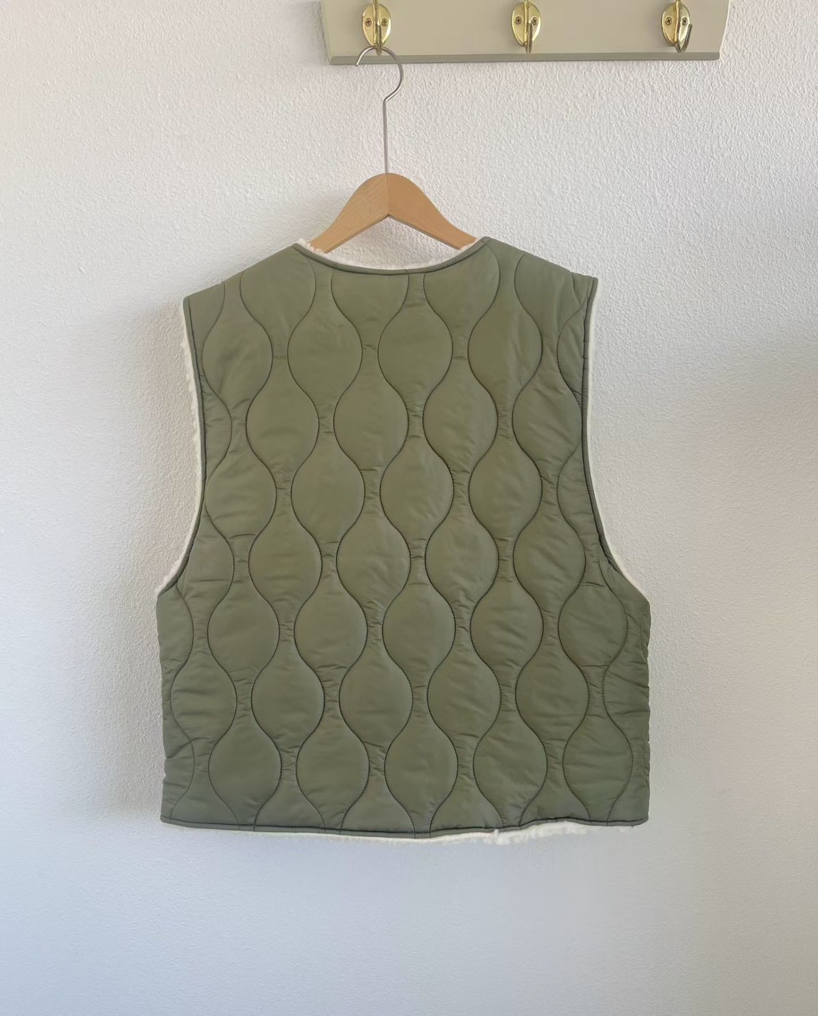 韓 壓紋V領毛毛背心