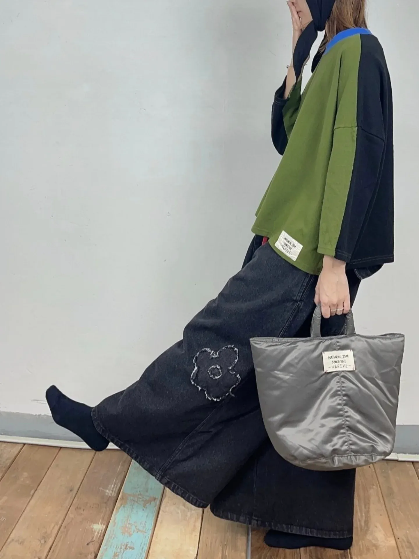 韓 單顆花大寬褲 2色