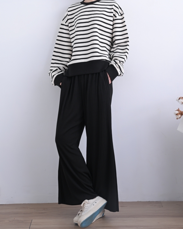 韓 細壓紋小寬褲 2色 size