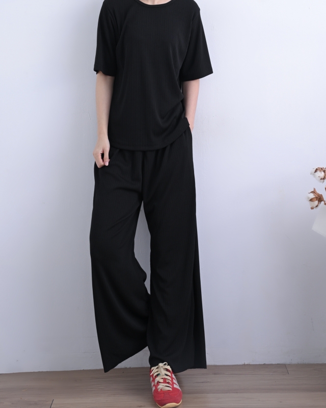 韓 細壓紋小寬褲 2色 size