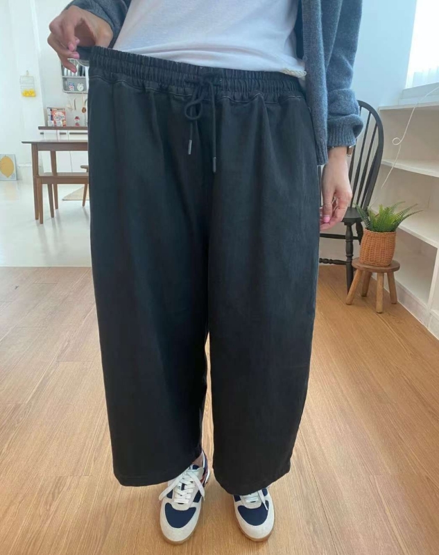 韓 後熊標休閒小寬褲 2色