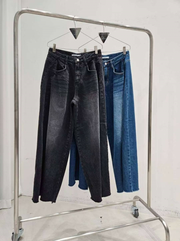 韓 大腿刷白牛仔褲 2色