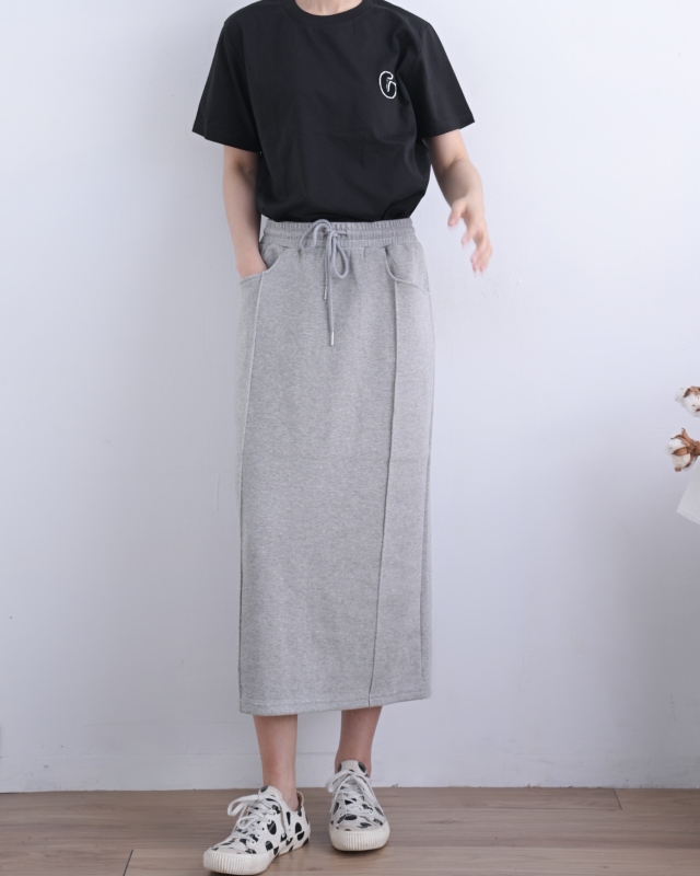 韓 後衩前車線素色長裙 2色 size