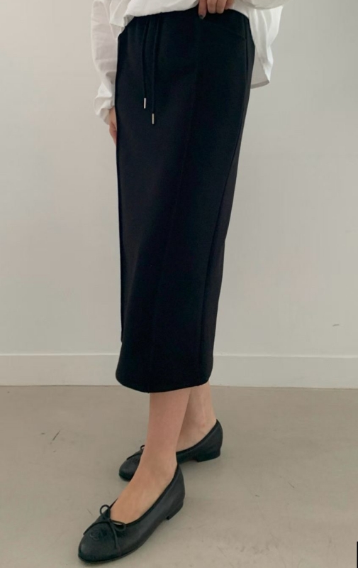 韓 後衩前車線素色長裙 2色 size