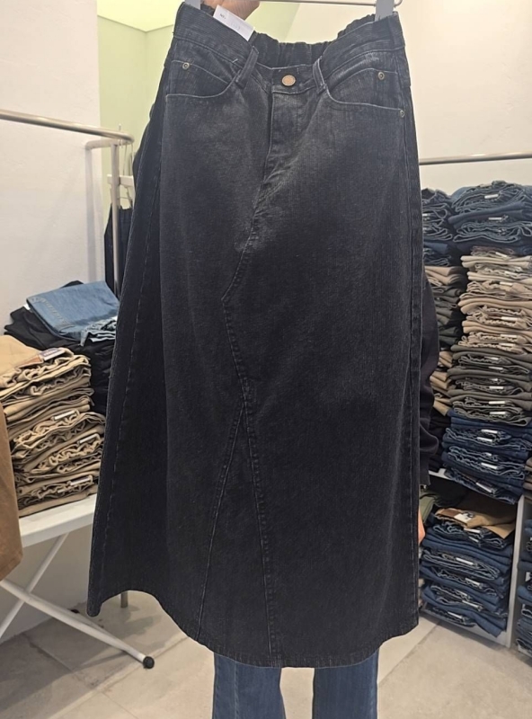 韓 低調細壓紋長裙 2色 size