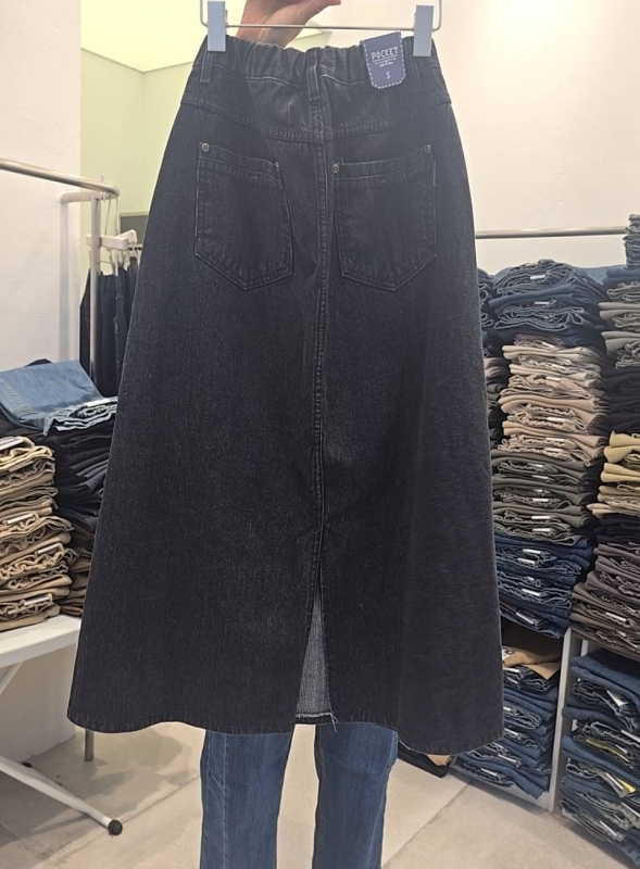 韓 低調細壓紋長裙 2色 size