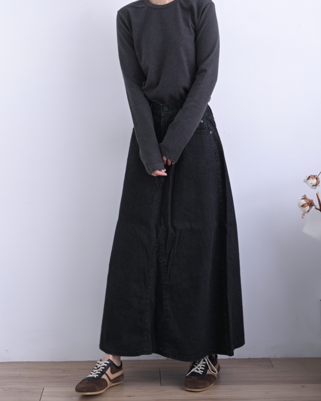 韓 低調細壓紋長裙 2色 size