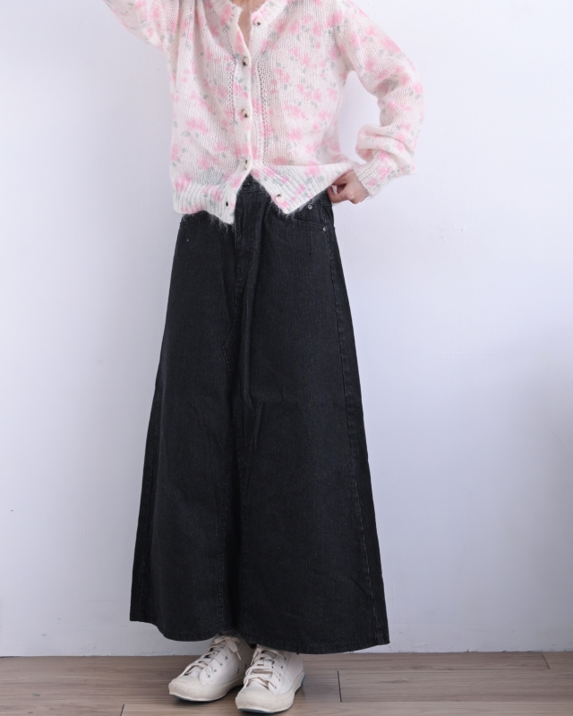 韓 低調細壓紋長裙 2色 size