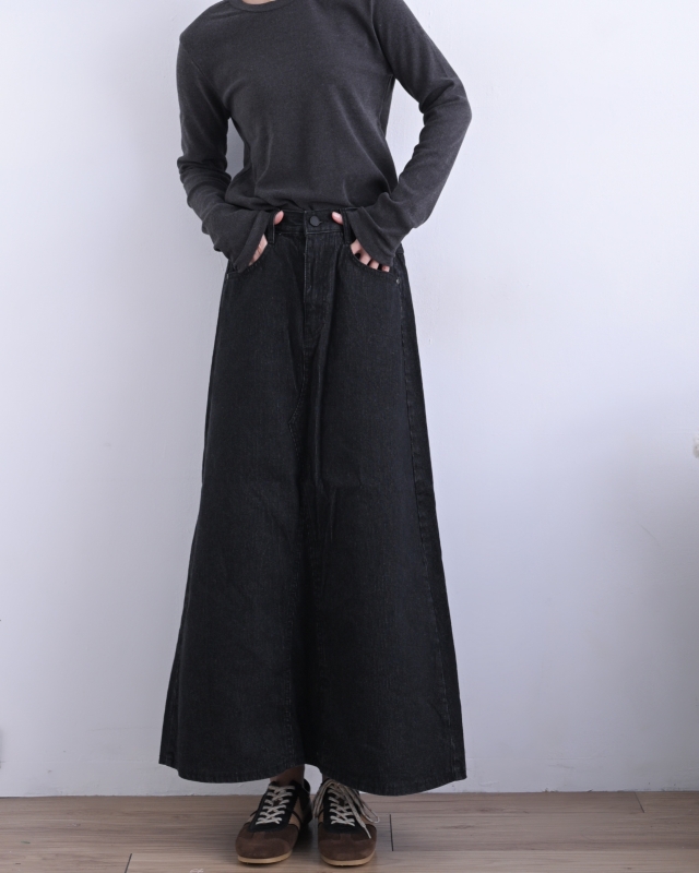 韓 低調細壓紋長裙 2色 size