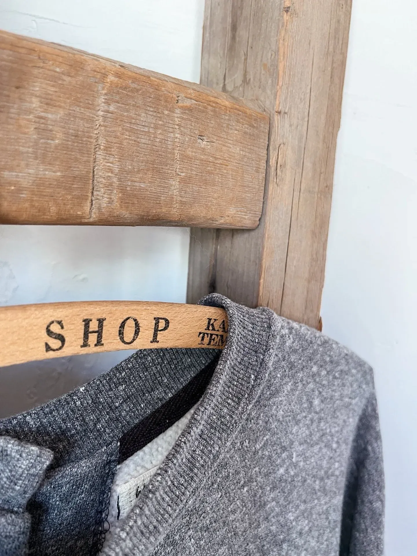 韓 背釦素色長洋