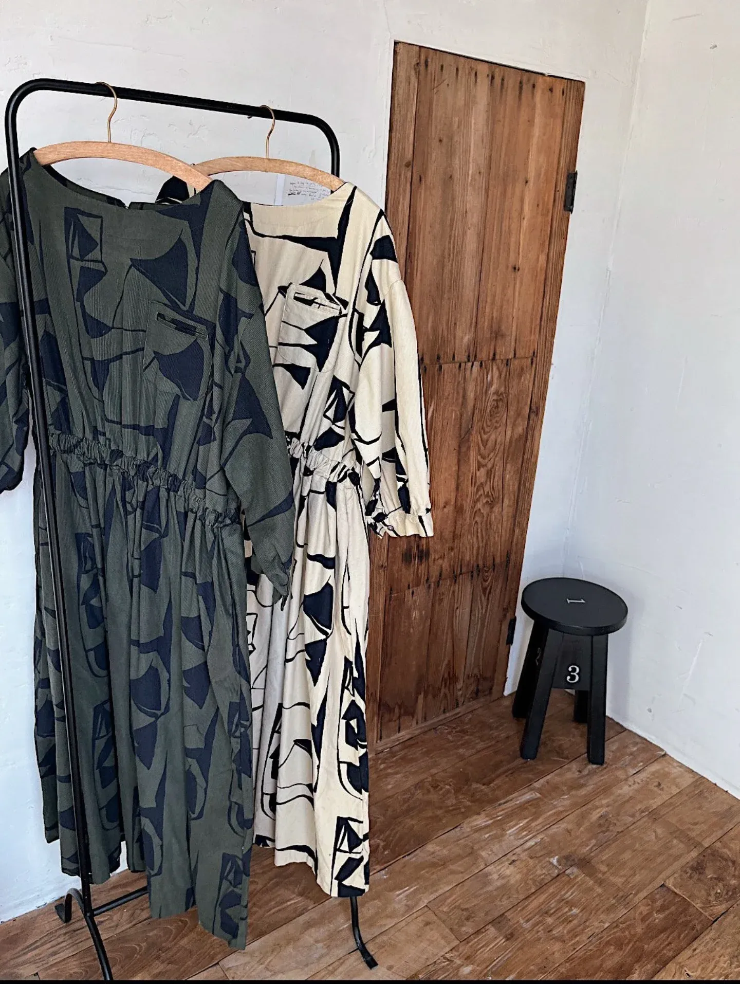 韓 不規則線條色塊長洋 2色