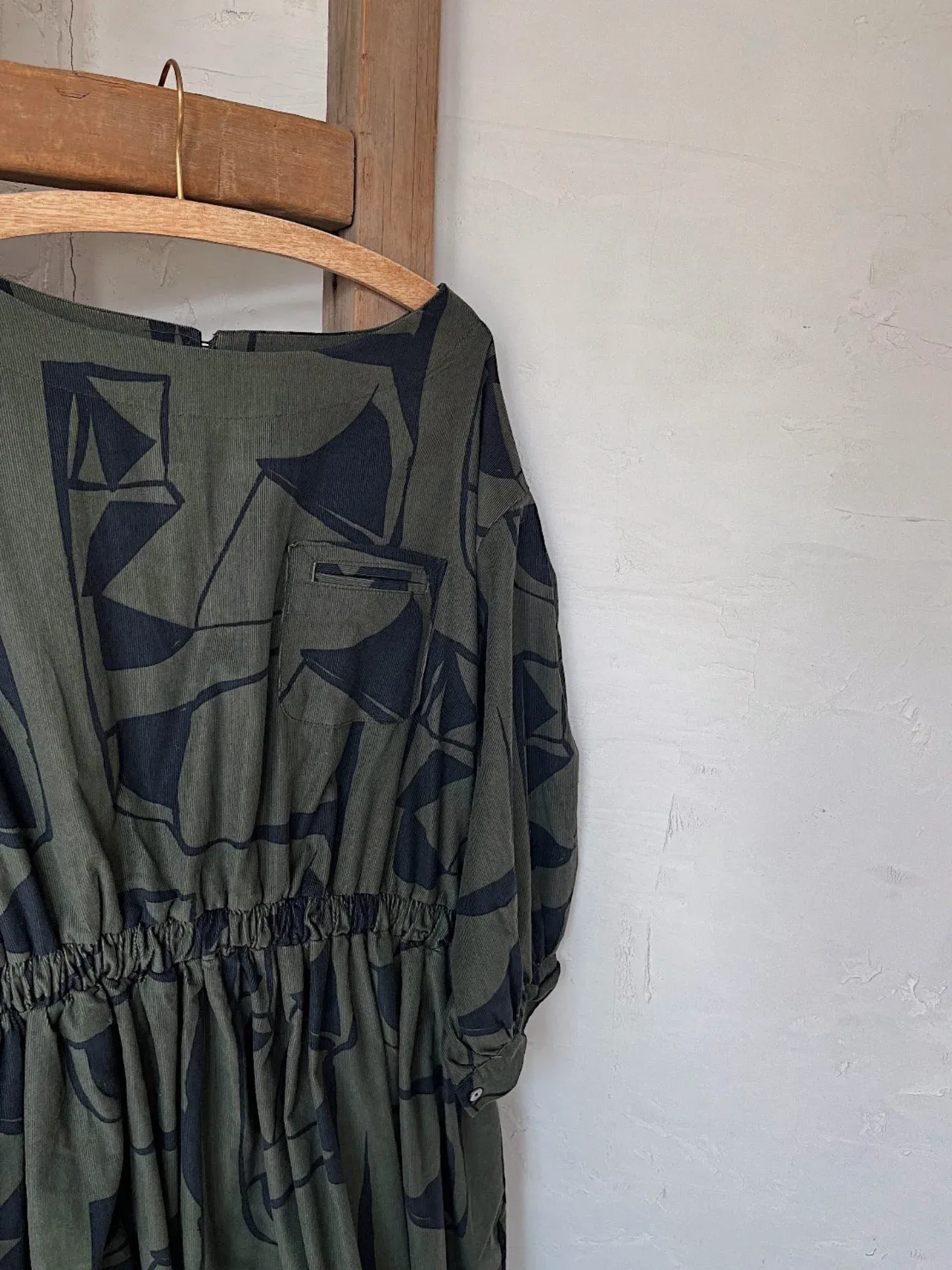 韓 不規則線條色塊長洋 2色