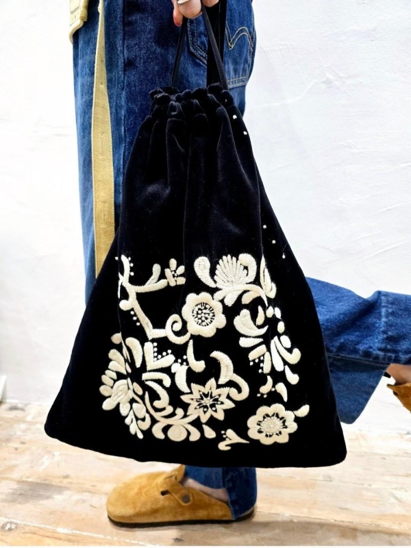 韓 白刺繡小花包包 size
