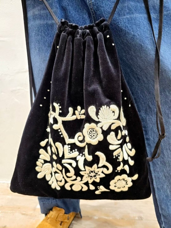 韓 白刺繡小花包包 size