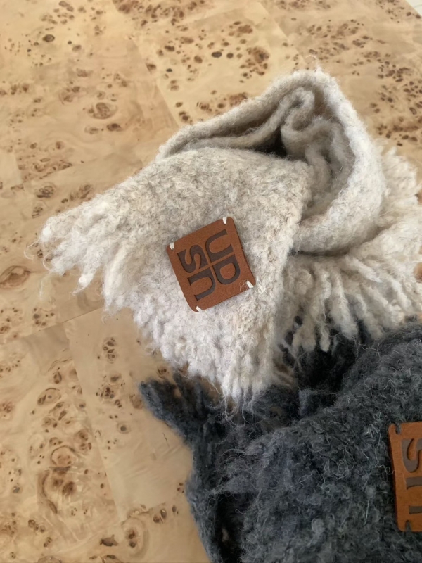 韓 小標鬚鬚素色圍巾 3色